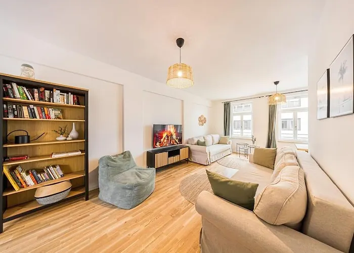 Stylisches Zentrales City-Apartment Mit 2 Balkonen