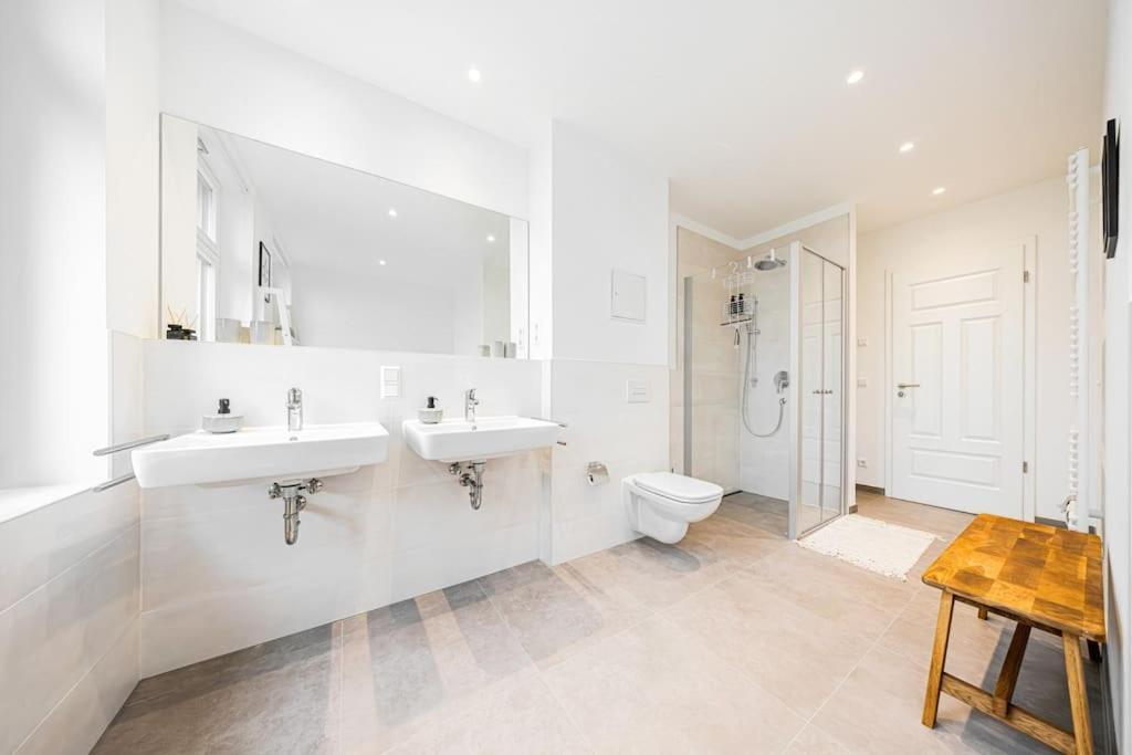 Stylisches Zentrales City-apartment Mit 2 Balkonen * Leipzig