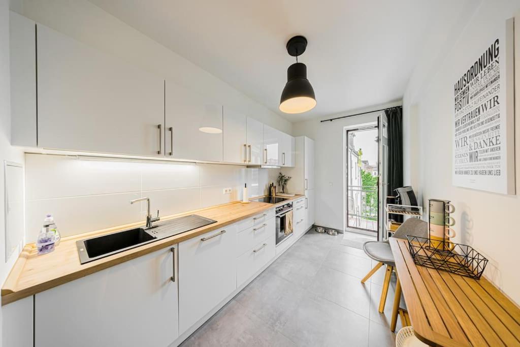 Stylisches Zentrales City-apartment Mit 2 Balkonen * Leipzig