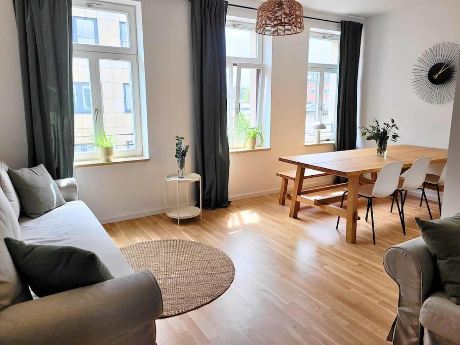 Stylisches Zentrales City-apartment Mit 2 Balkonen Apartment Leipzig