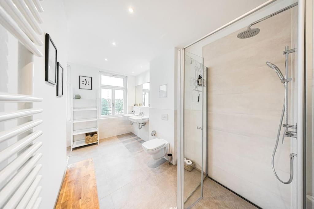 Apartment Stylisches Zentrales City-apartment Mit 2 Balkonen