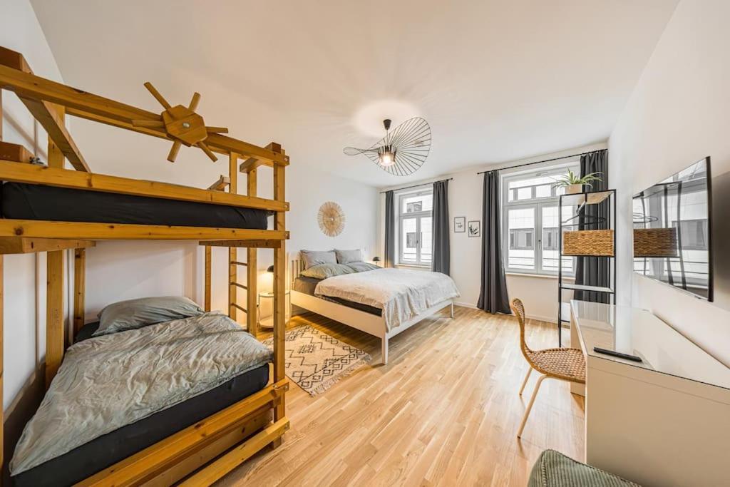 Stylisches Zentrales City-apartment Mit 2 Balkonen Apartment *