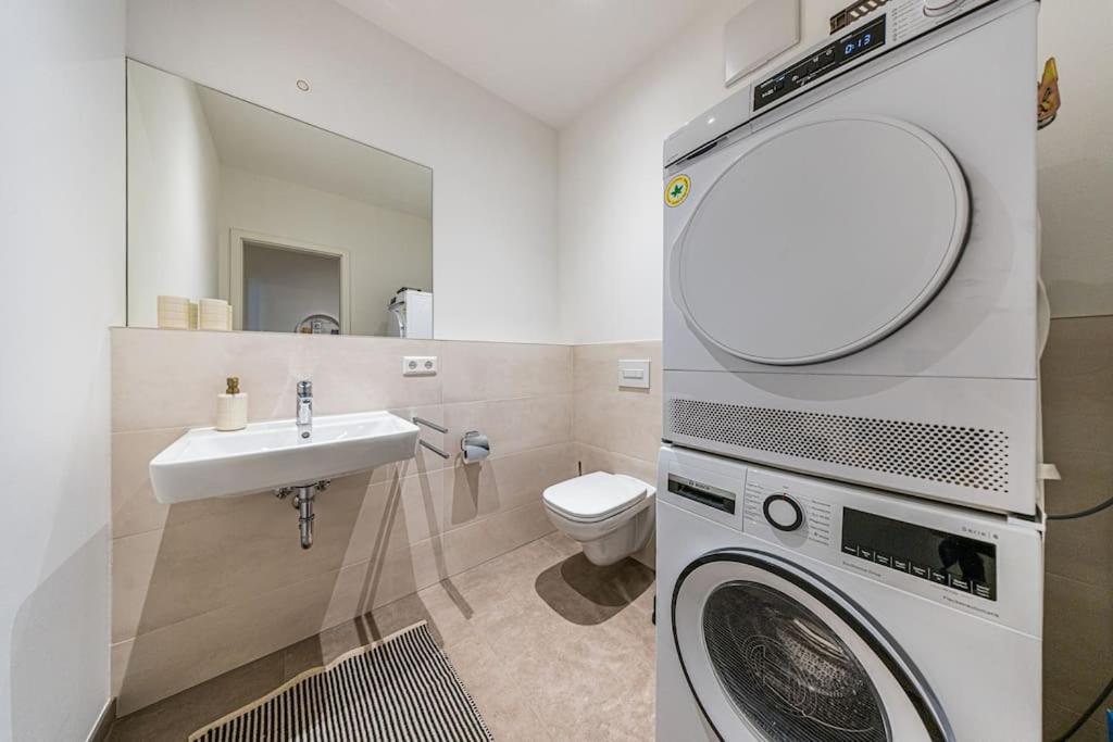 Stylisches Zentrales City-apartment Mit 2 Balkonen * Leipzig