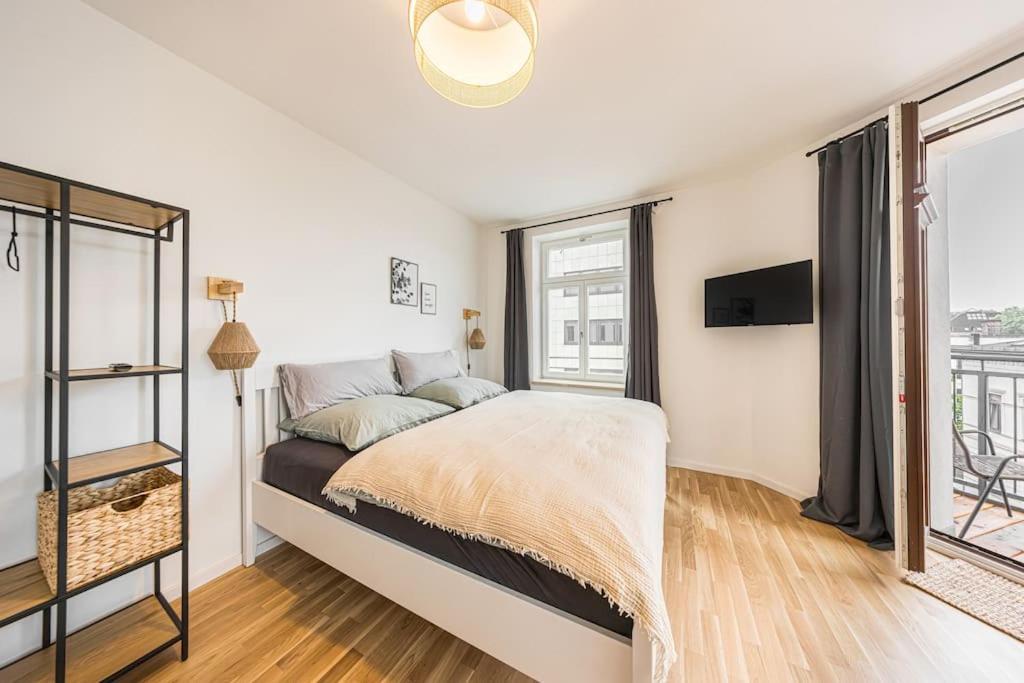 Stylisches Zentrales City-apartment Mit 2 Balkonen Apartment