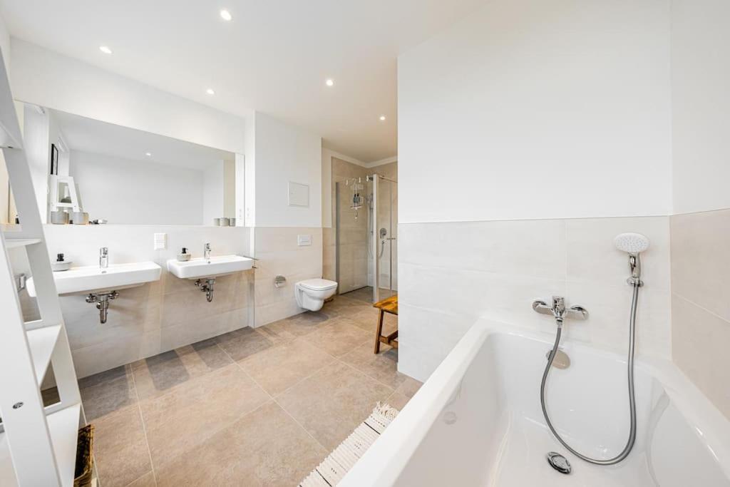 Stylisches Zentrales City-apartment Mit 2 Balkonen Appartement *