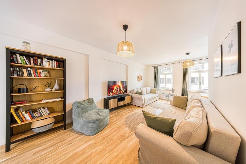 Appartement Stylisches Zentrales City-apartment Mit 2 Balkonen *