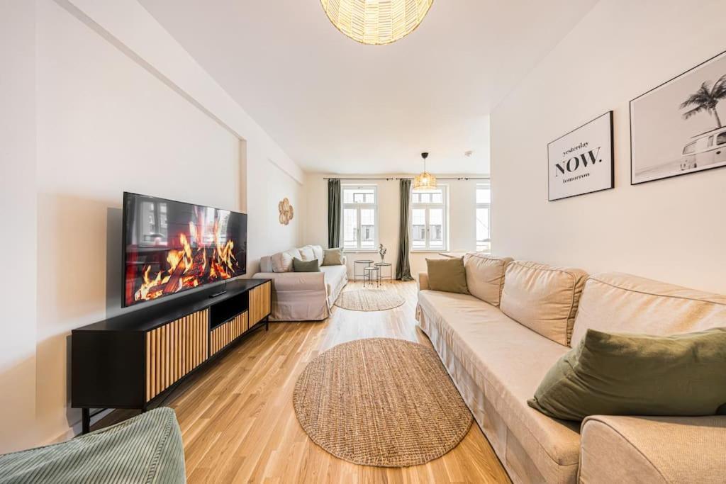 Stylisches Zentrales City-apartment Mit 2 Balkonen Apartment