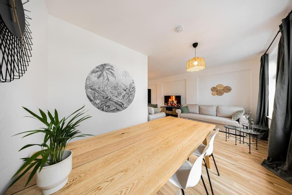 Appartement Stylisches Zentrales City-apartment Mit 2 Balkonen *